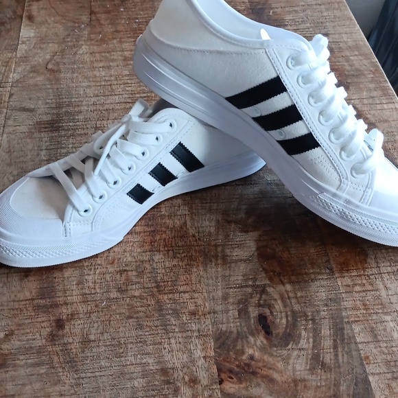 ADIDAS COLLAPSIBLE NIZZA LOW 'WHITE BLACK' SIZE 8 NWOT - Picture 3 of 7